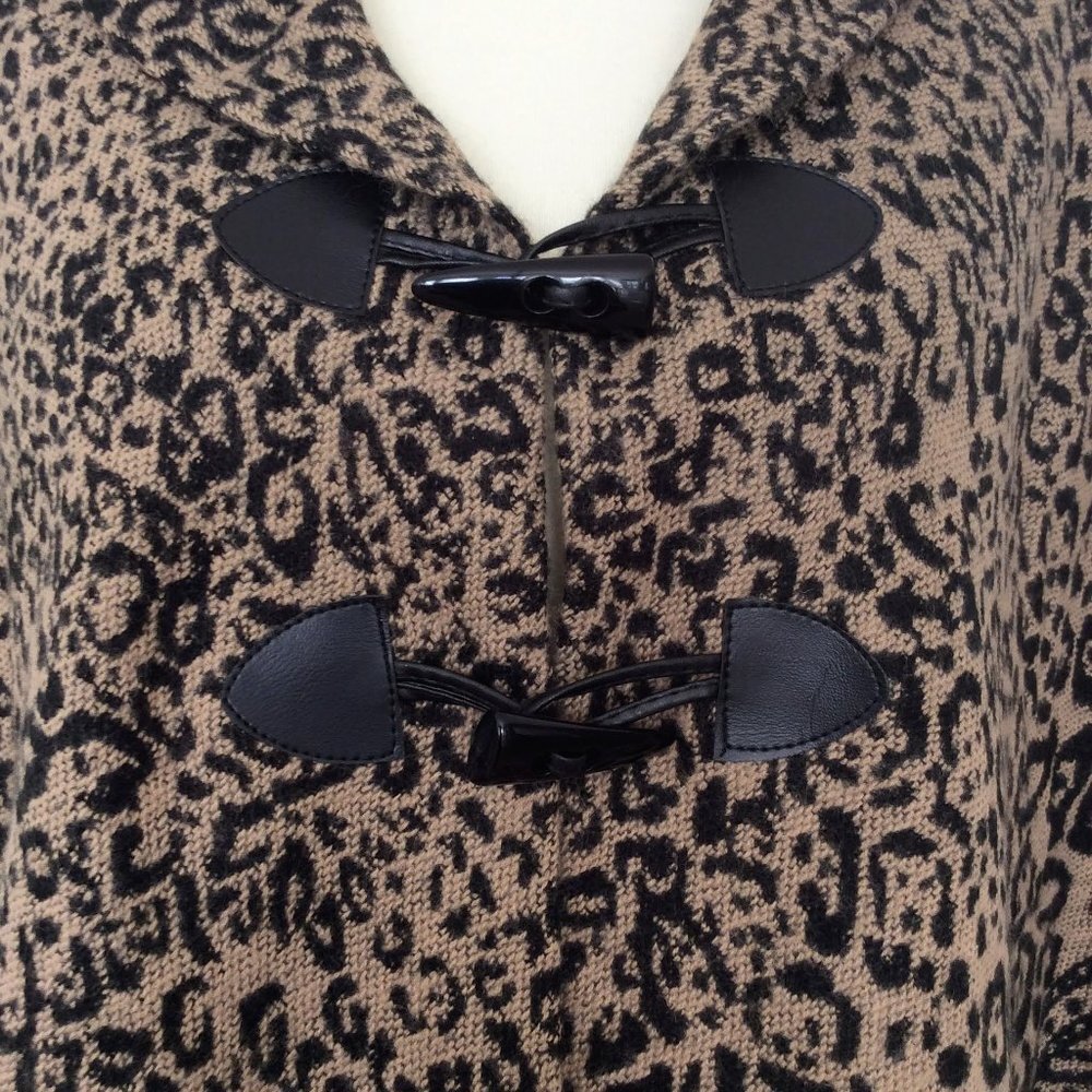 Fringed Animal Print Open Poncho Wrap Shawl With Frog Button Closures NWOT - Picture 2 of 6